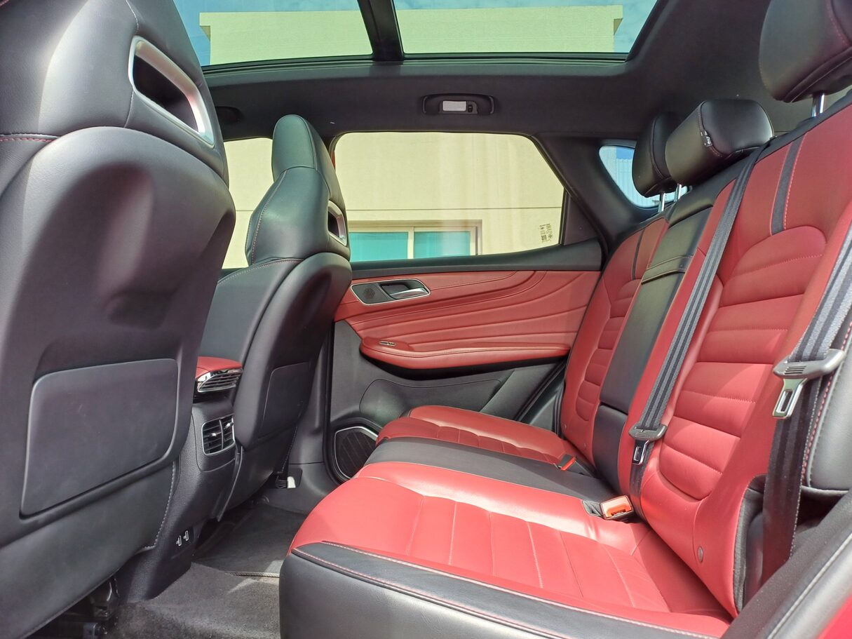 Car image 13