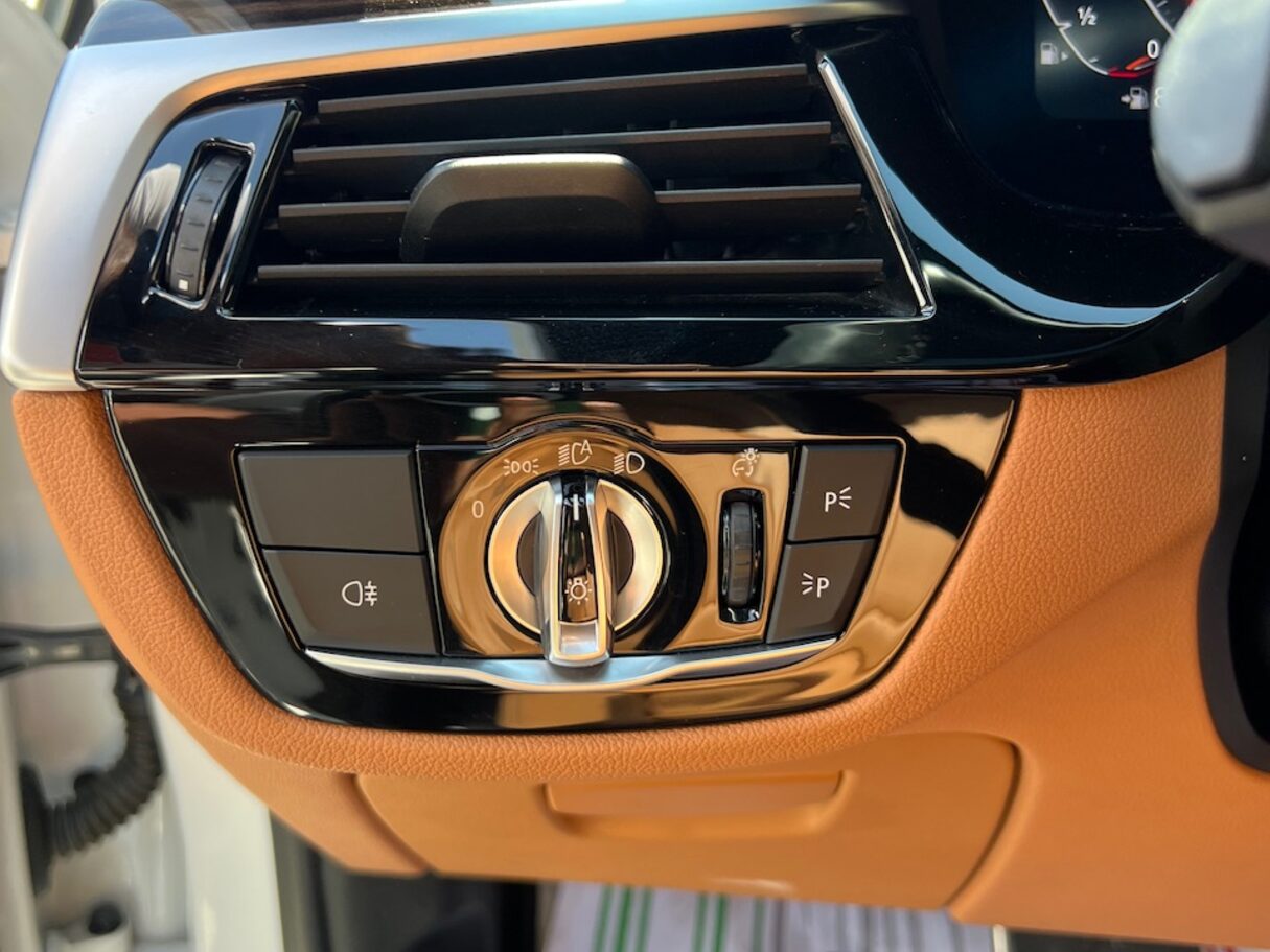 Car image 24