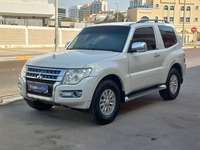 Used 2015 Mitsubishi Pajero for sale in Abu Dhabi