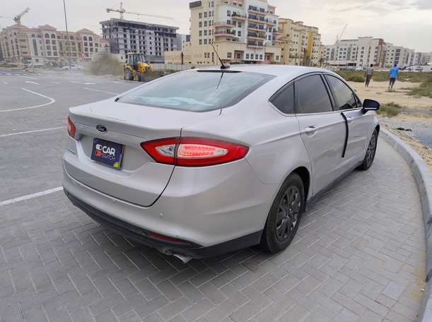 Car image 5