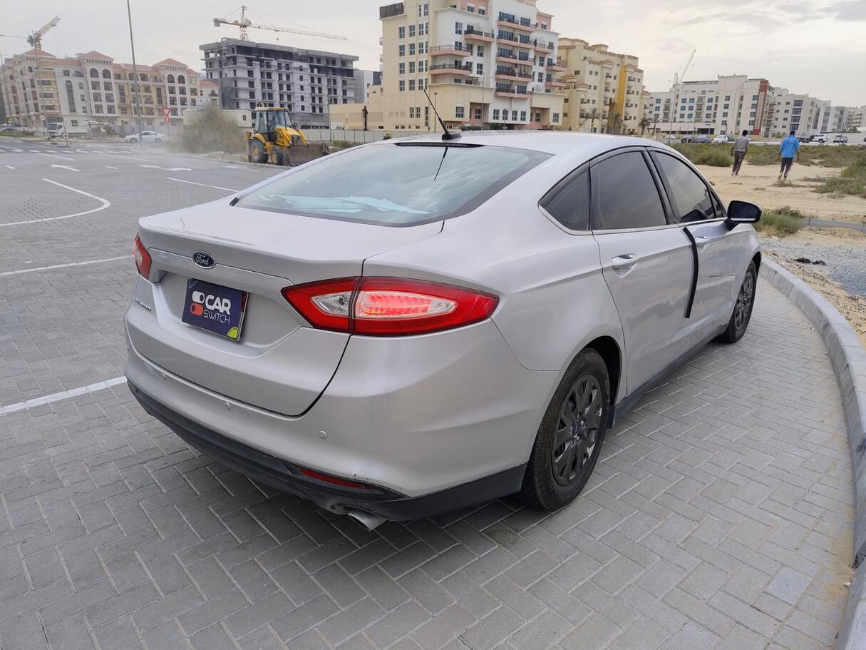 Car image 5
