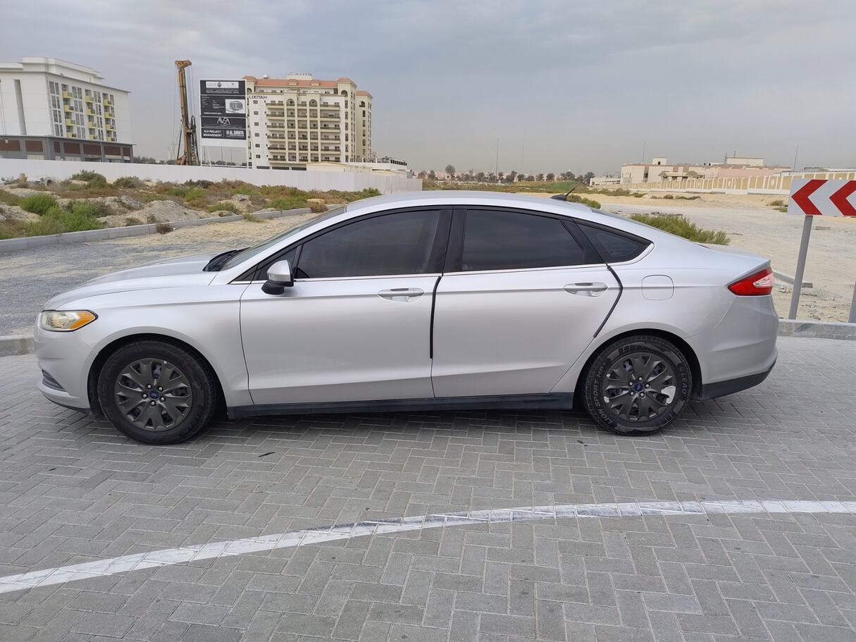 Car image 8