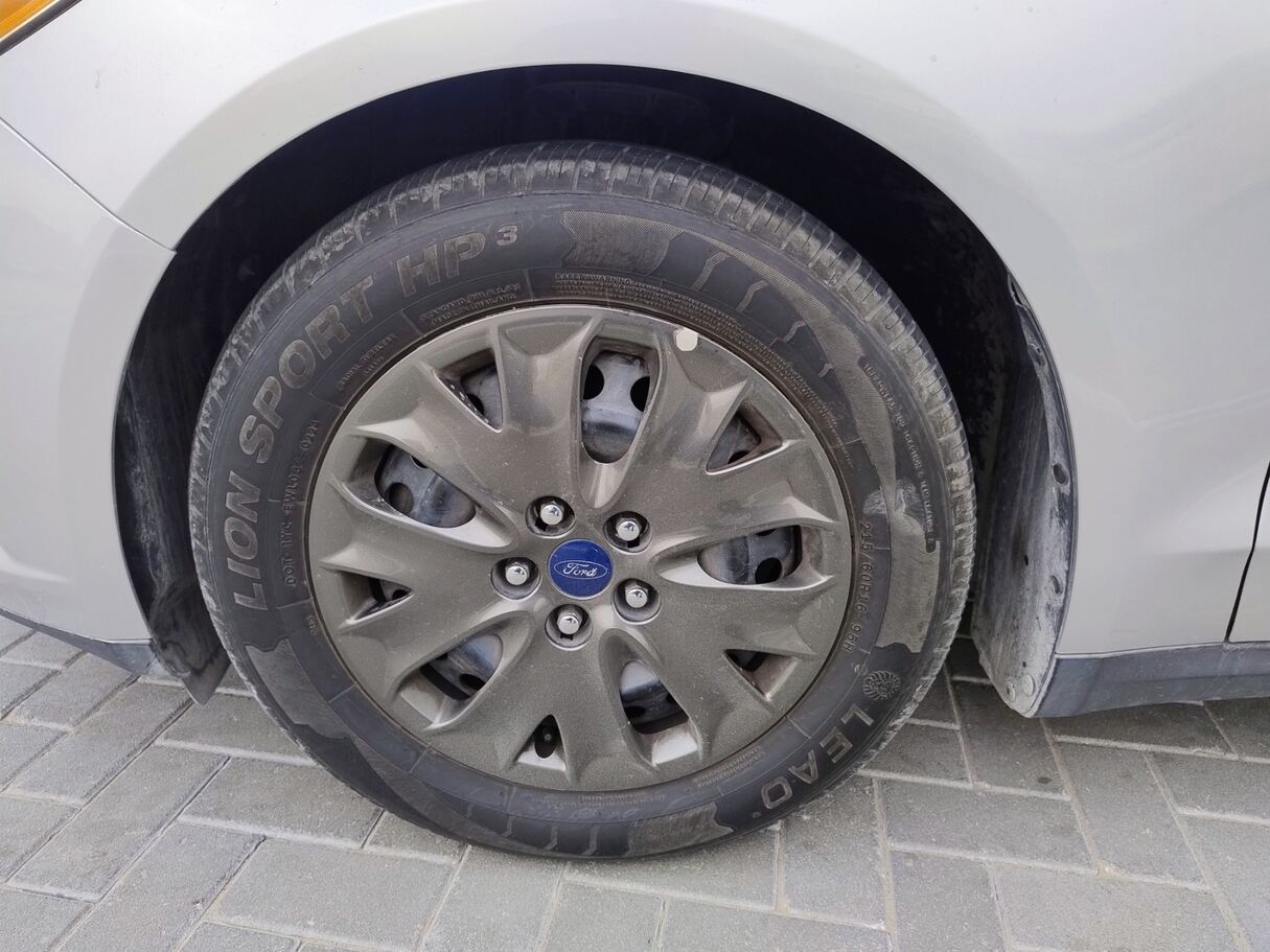 Car image 9