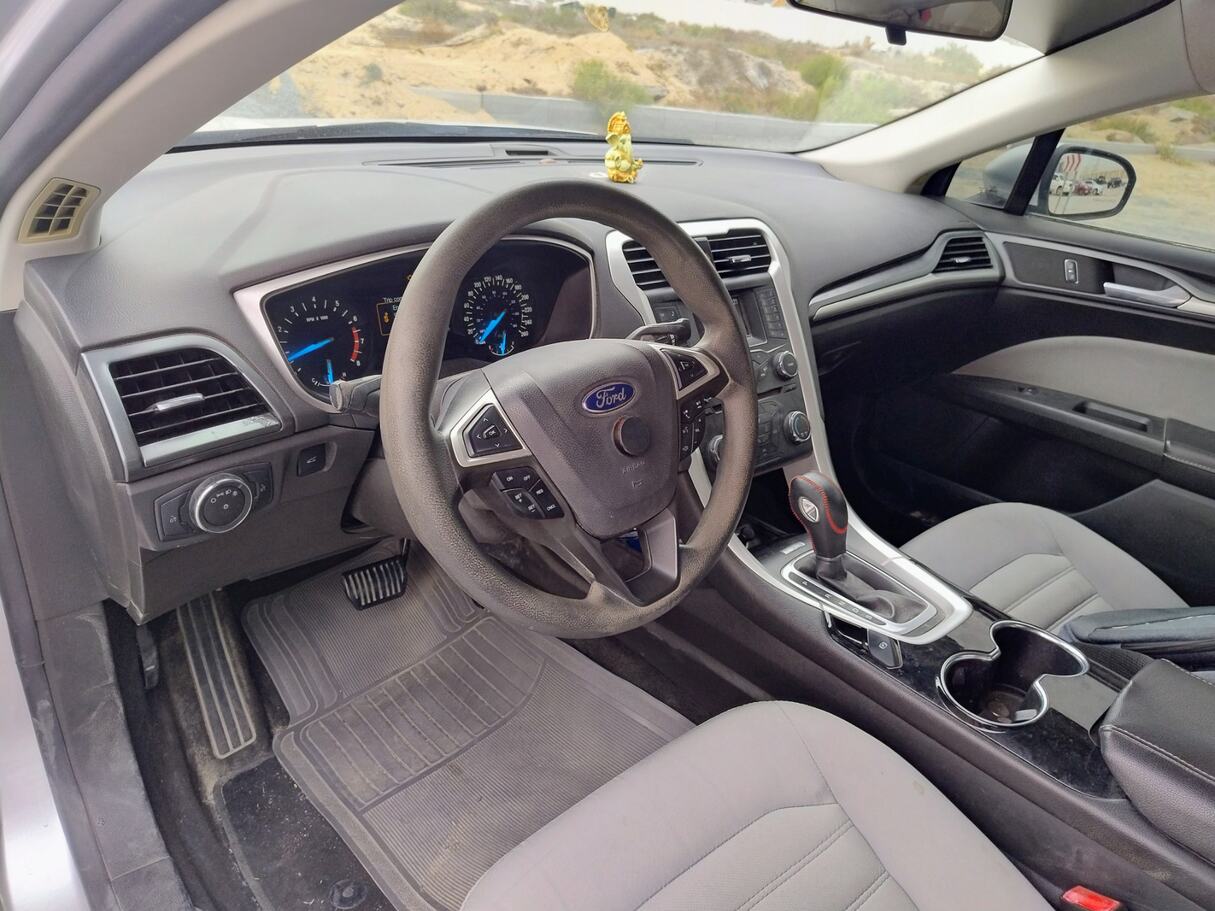Car image 11