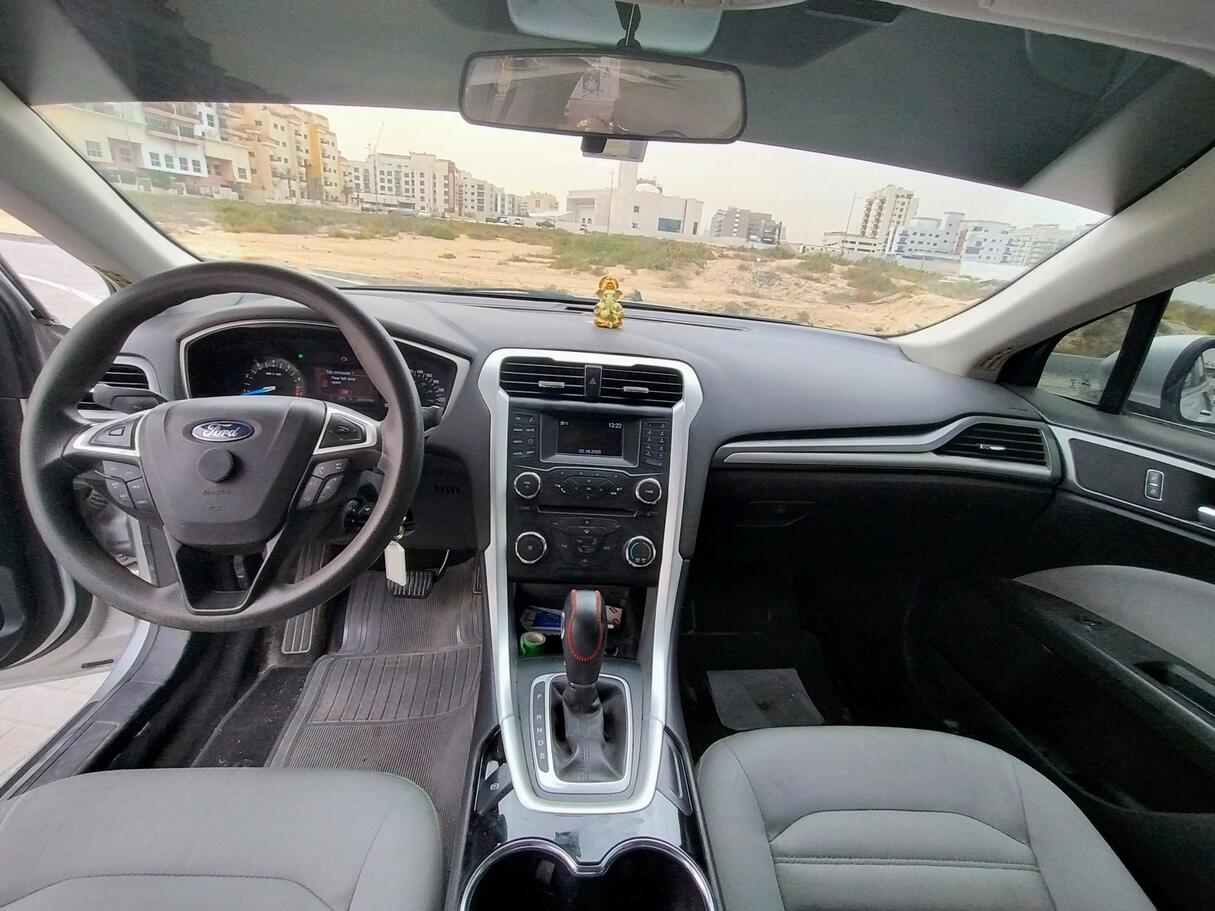 Car image 14