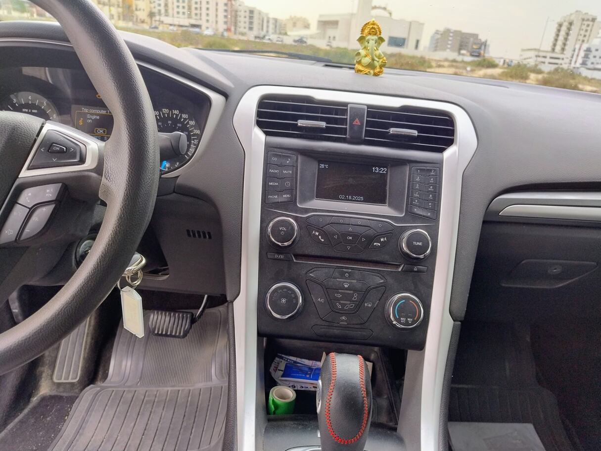 Car image 16