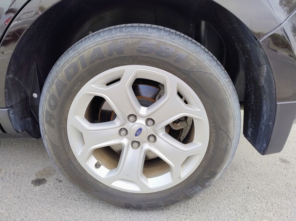 Car image 9