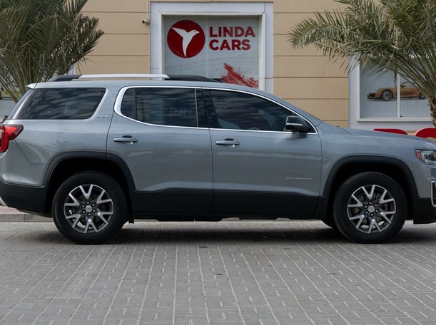 Car image 9