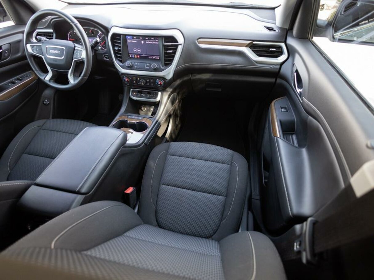 Car image 17