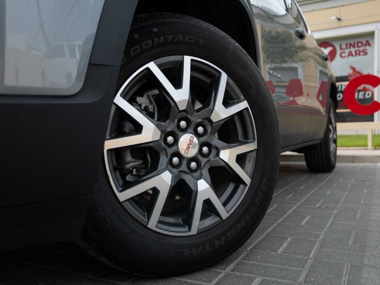 Car image 10