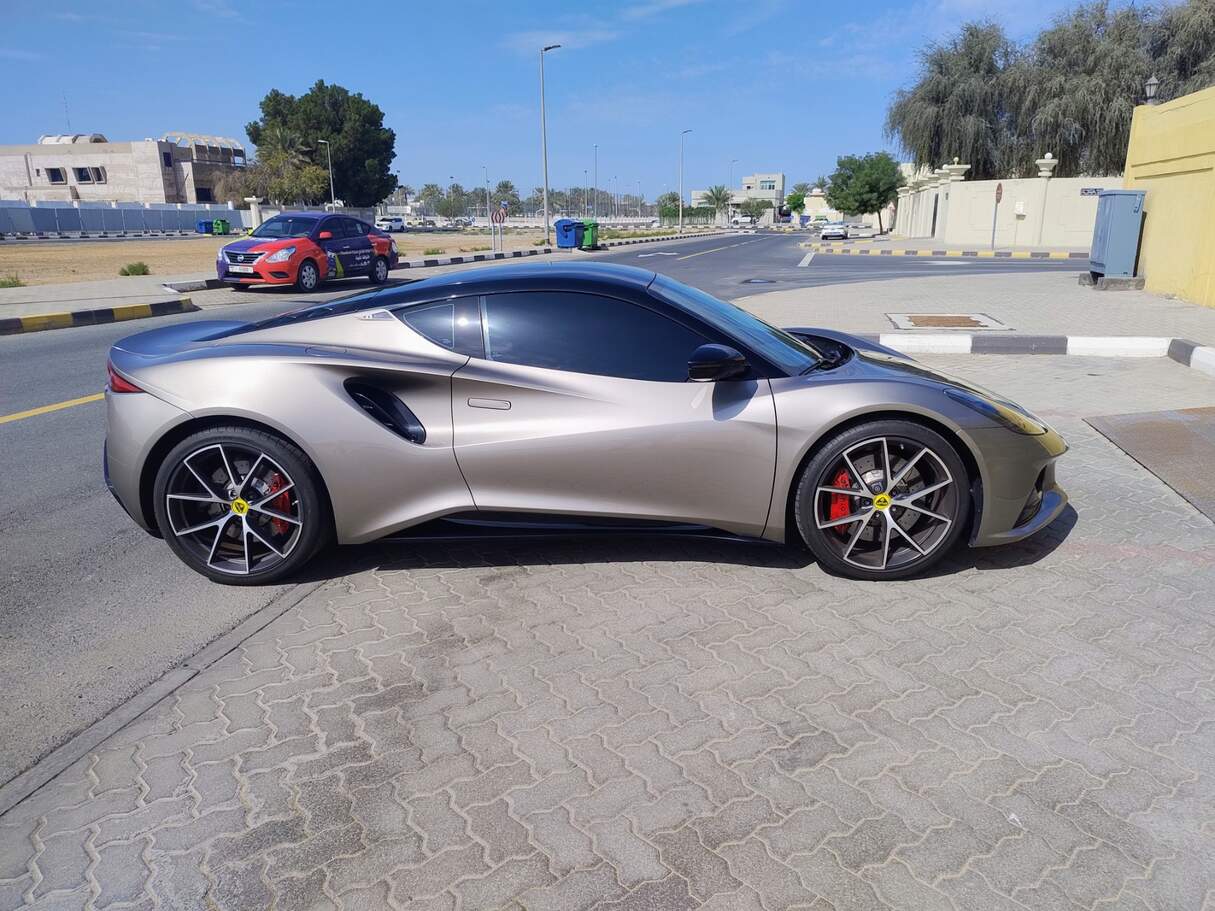 Car image 4