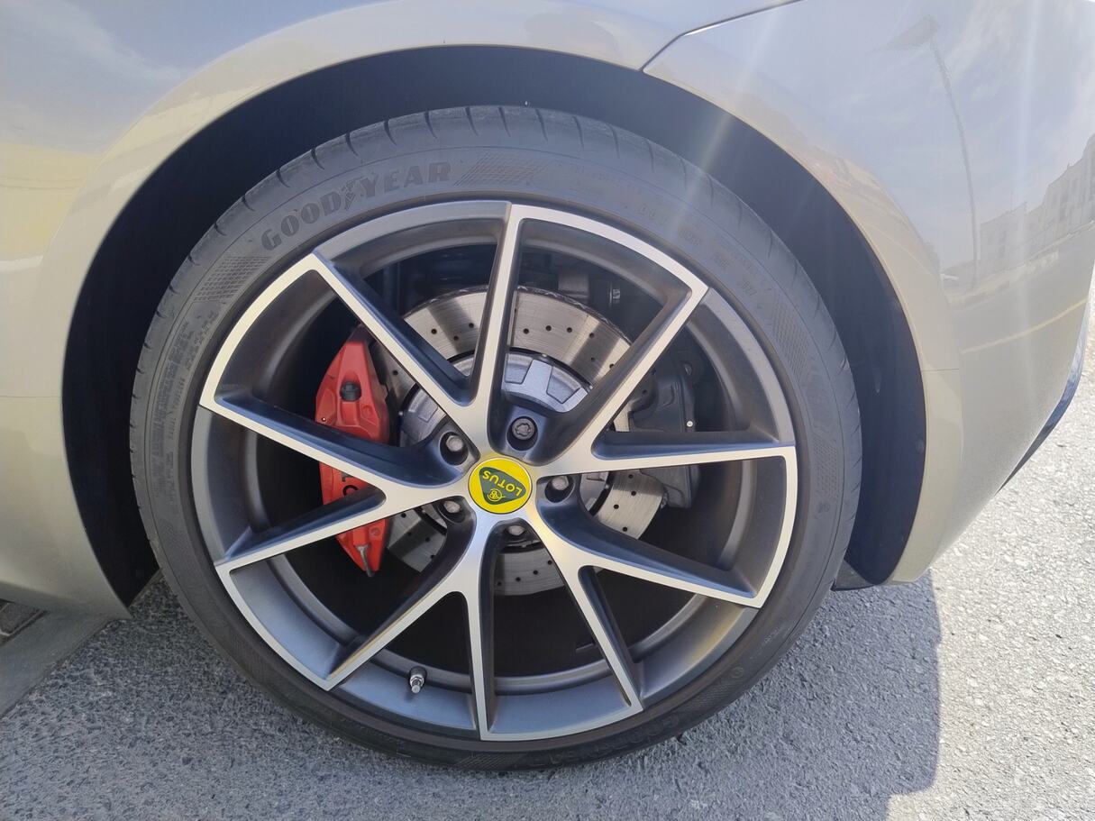 Car image 9