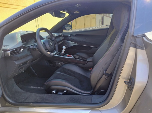 Car image 12