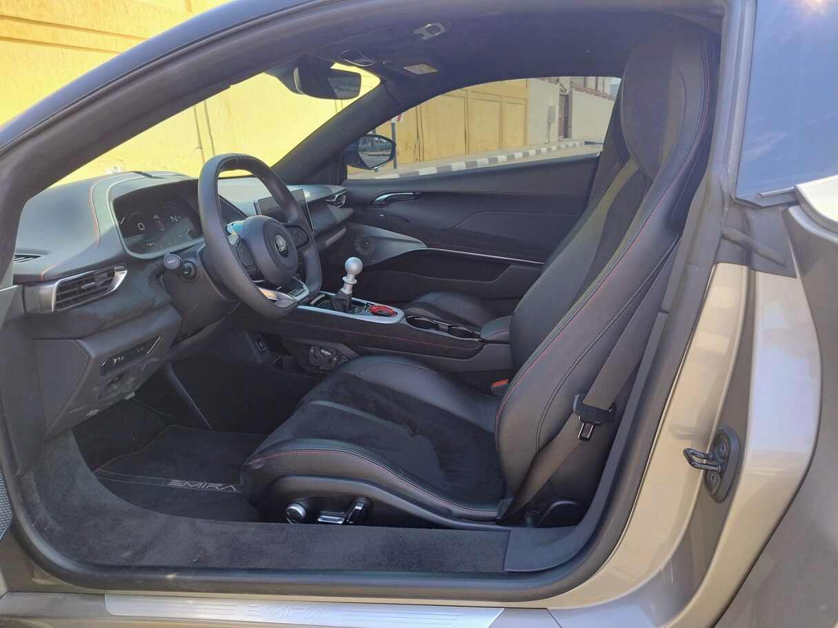 Car image 12