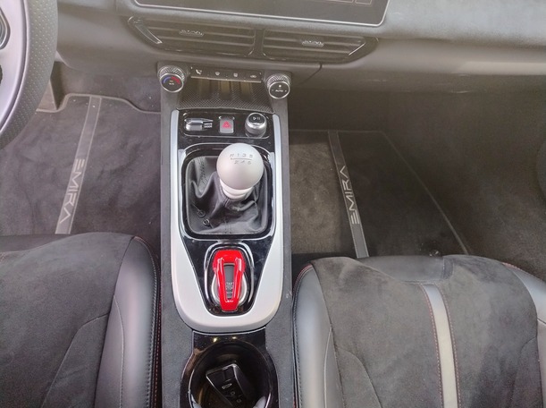 Car image 13
