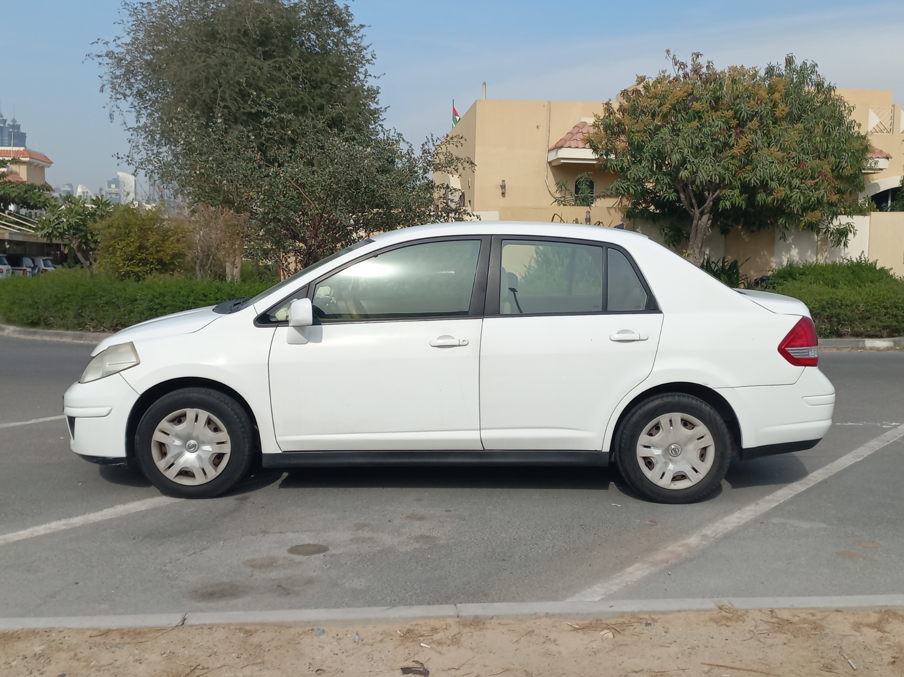Car image 8