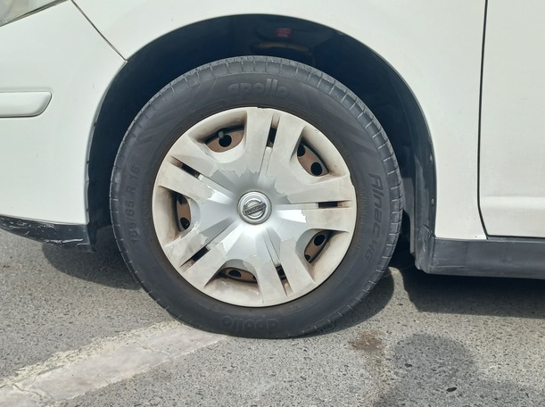 Car image 9