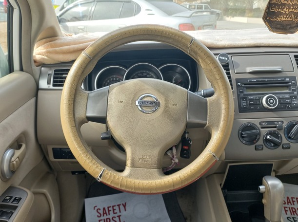 Car image 16
