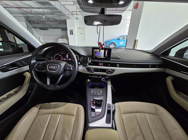 Car image 14