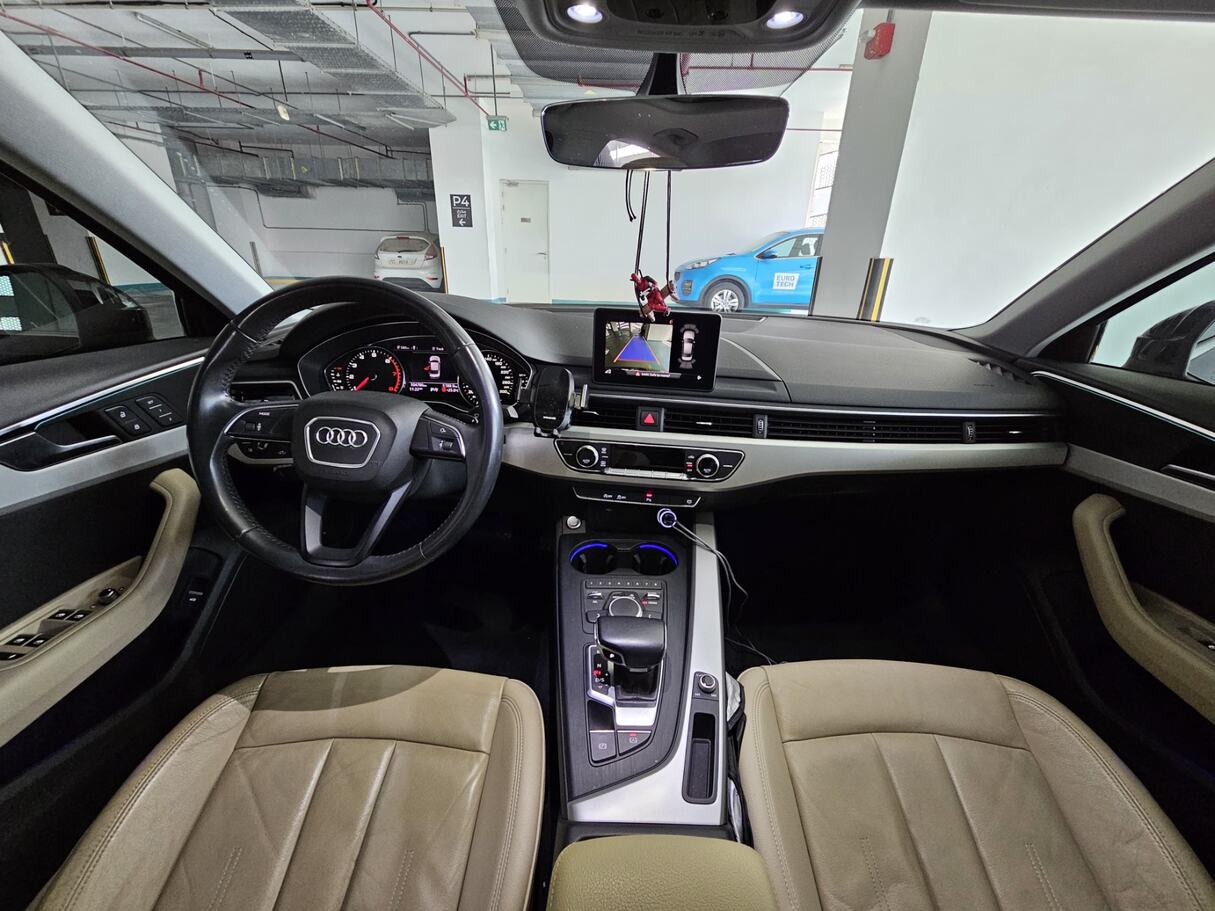 Car image 14