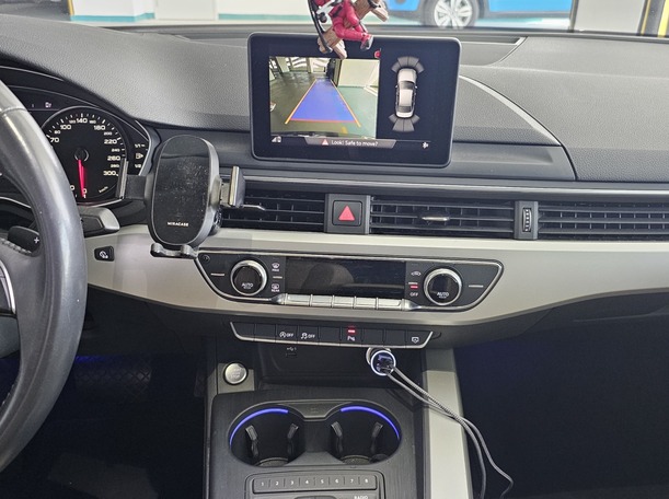 Car image 15