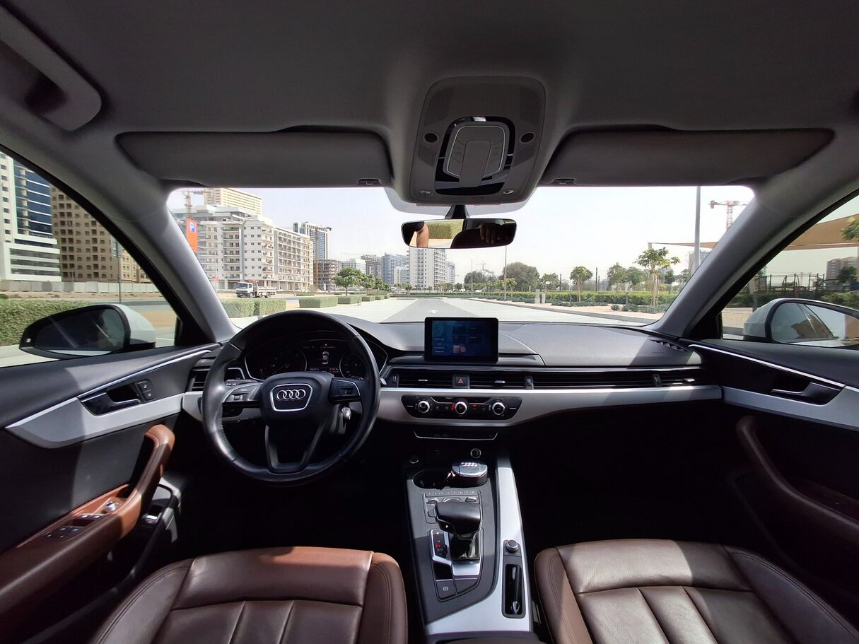 Car image 14