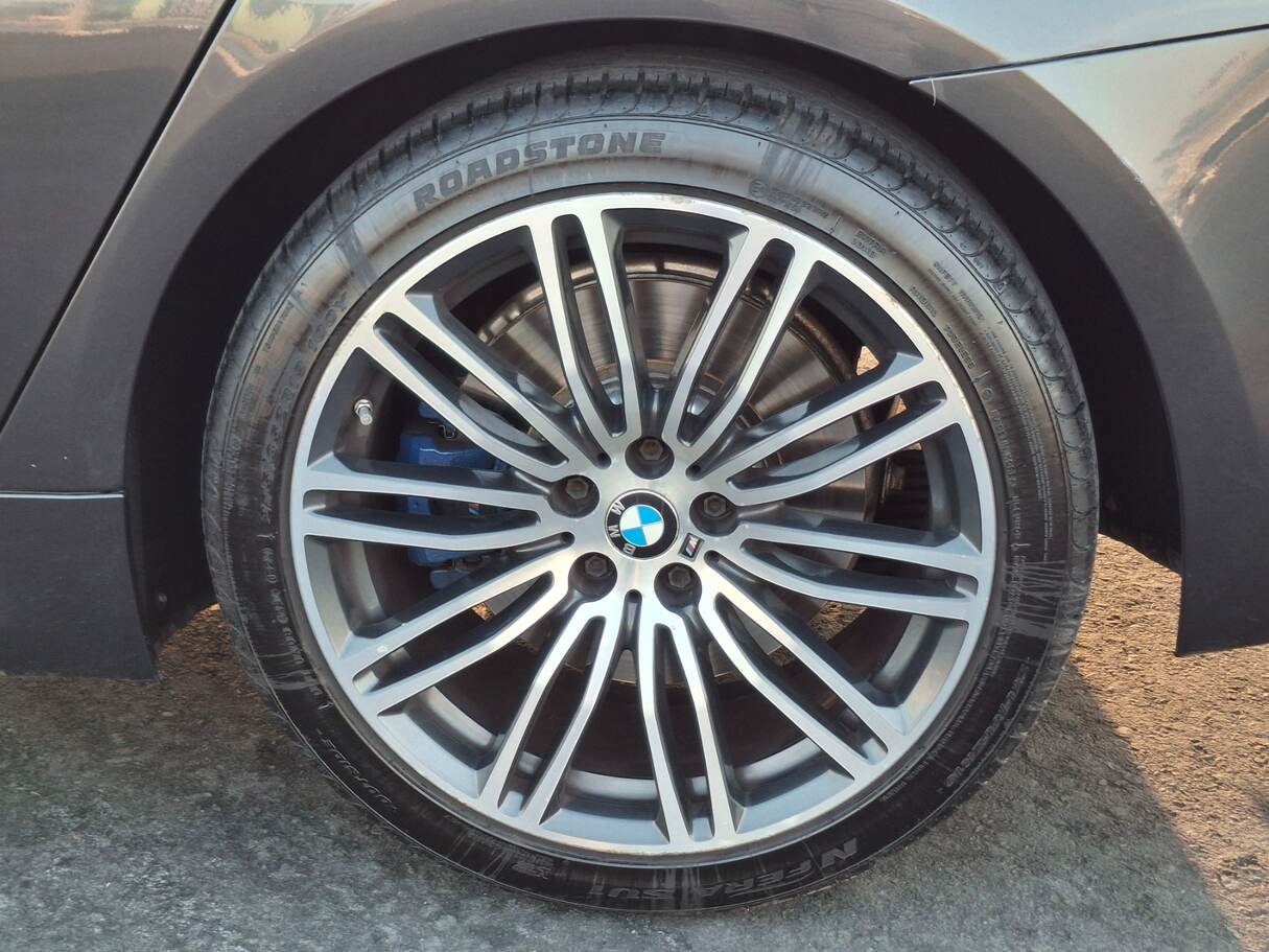 Car image 9