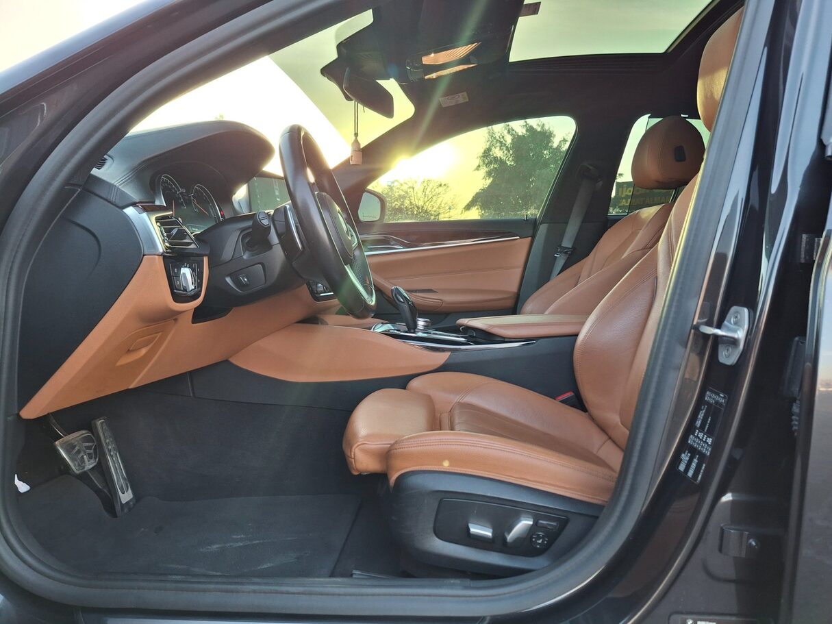 Car image 12