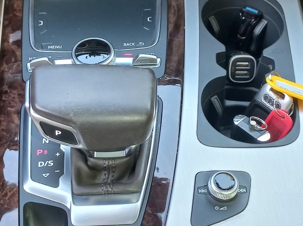 Car image 17