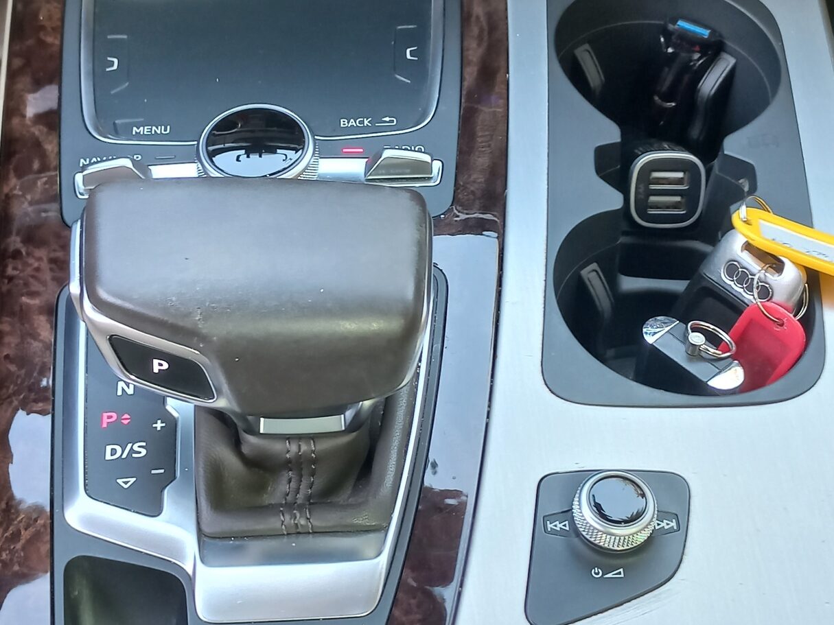 Car image 17
