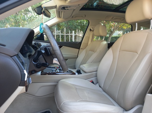 Car image 12