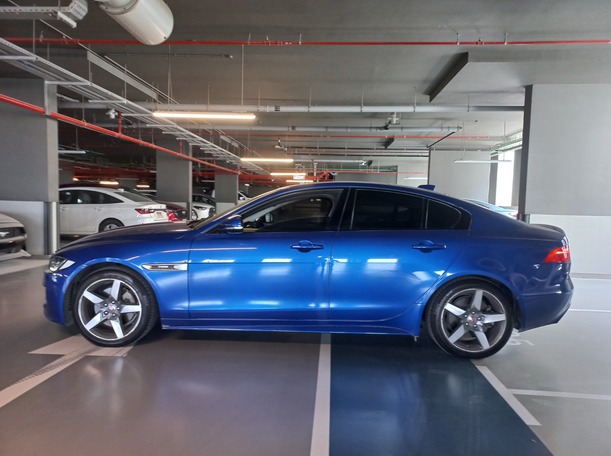Car image 8