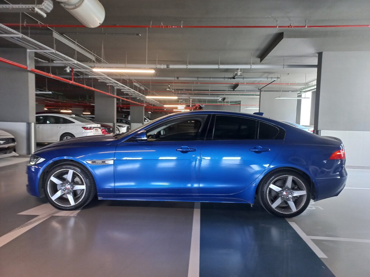 Car image 8