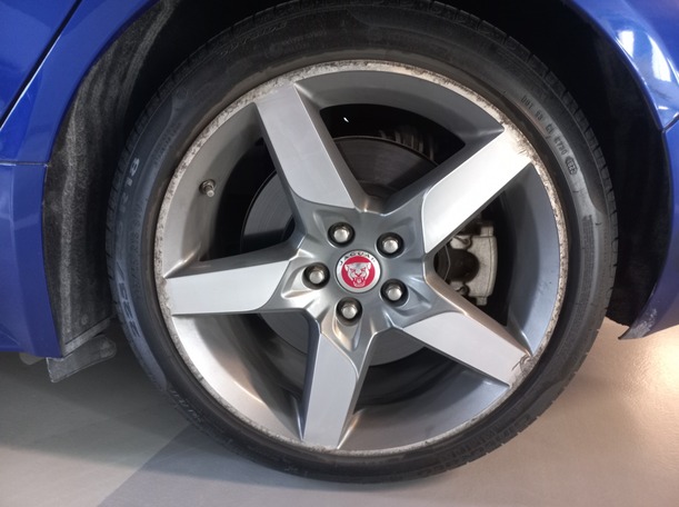 Car image 9