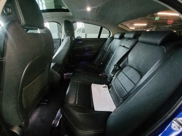 Car image 13