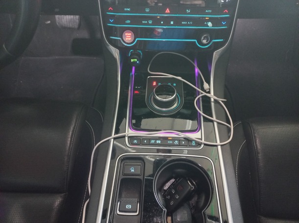 Car image 15