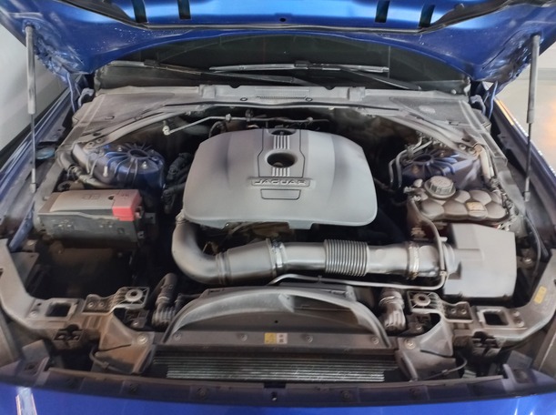 Car image 19