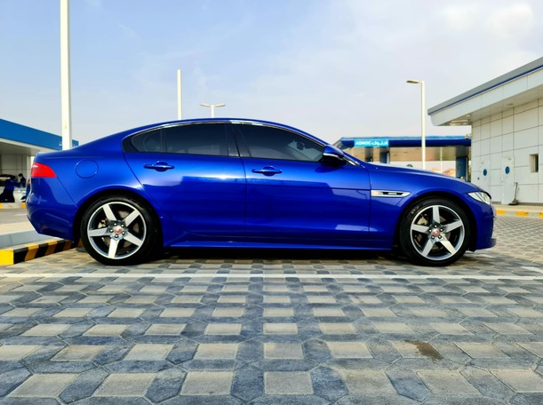 Car image 24
