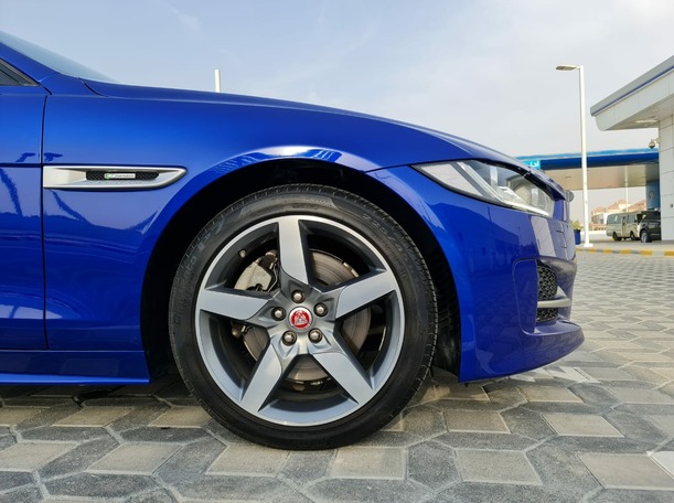 Car image 27