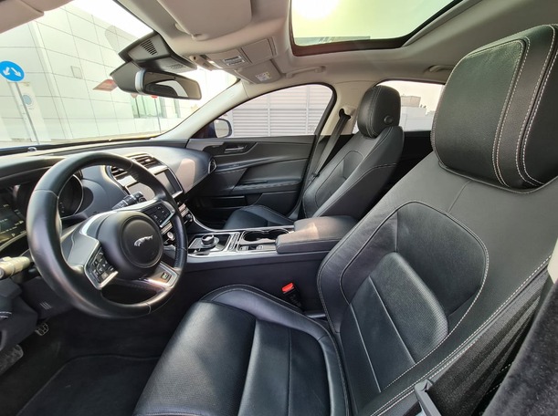 Car image 28