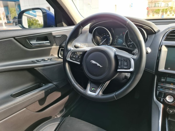Car image 29