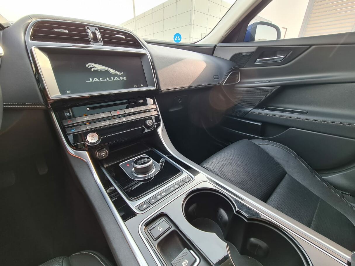 Car image 30