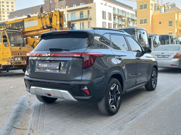 Car image 5