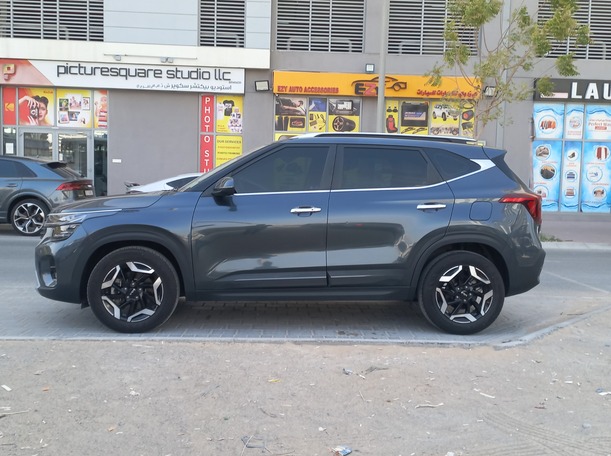Car image 8