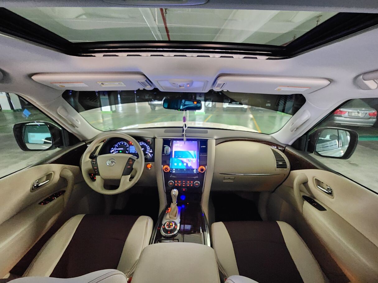 Car image 14