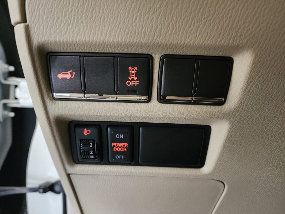 Car image 25