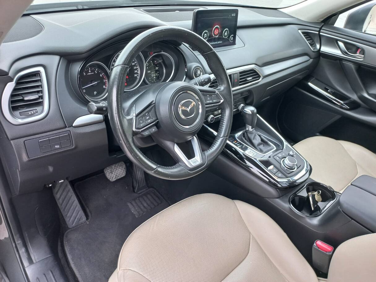 Car image 10