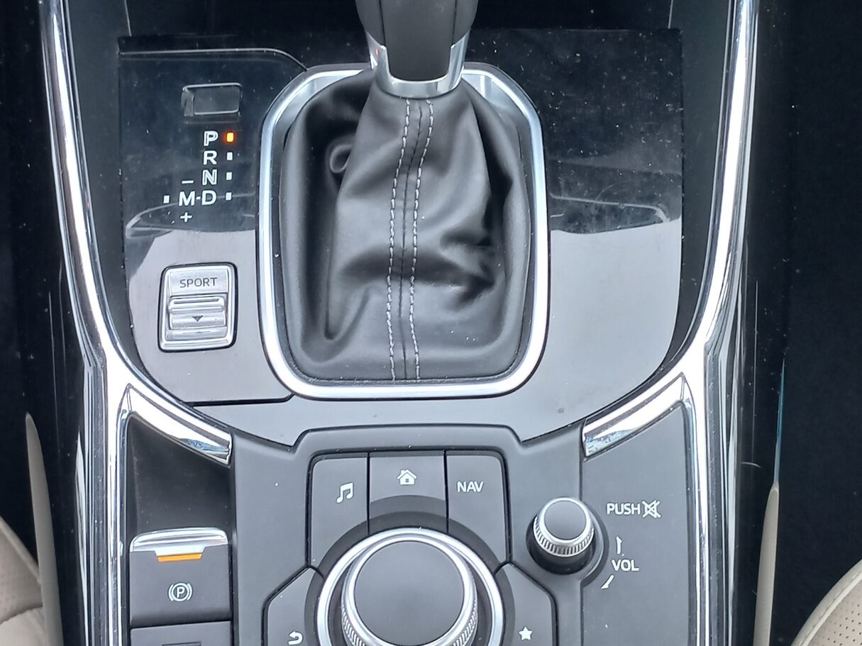 Car image 12