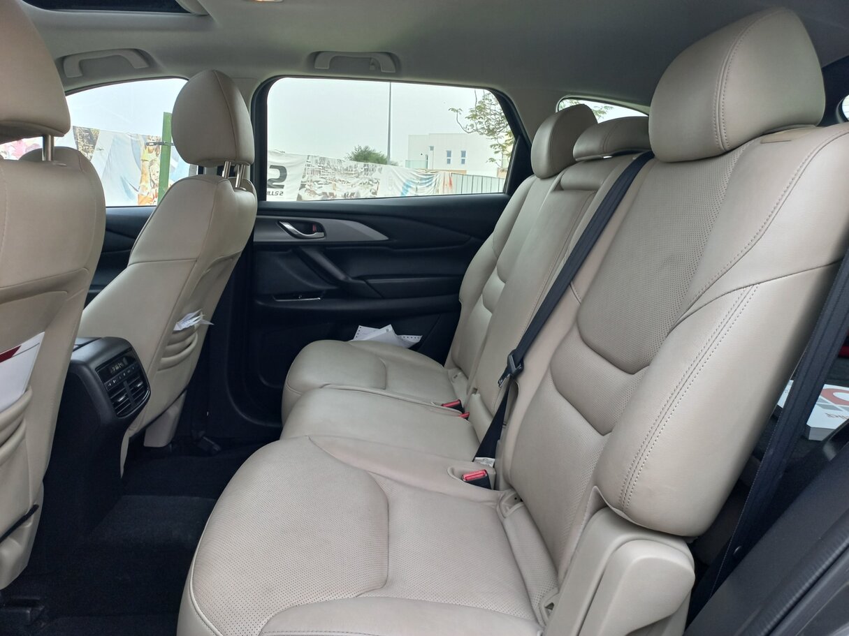 Car image 19
