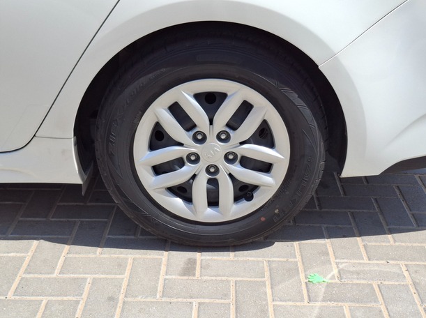 Car image 9